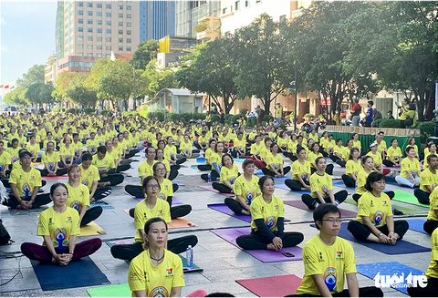 Hơn 1.000 người đồng diễn hưởng ứng Ngày quốc tế yoga 2022 - Ảnh 1. Hơn 1.000 người đồng diễn hưởng ứng Ngày quốc tế yoga 2022 - Ảnh 1.