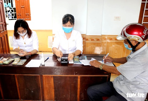 Bà con xứ Nghệ đã chờ và đã gặp chuyến xe ‘Không tiền mặt’ - Ảnh 5. Bà con xứ Nghệ đã chờ và đã gặp chuyến xe ‘Không tiền mặt’ - Ảnh 5.