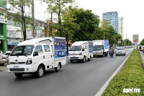 Bà con xứ Nghệ đã chờ và đã gặp chuyến xe ‘Không tiền mặt’ - Ảnh 1. Bà con xứ Nghệ đã chờ và đã gặp chuyến xe ‘Không tiền mặt’ - Ảnh 1.