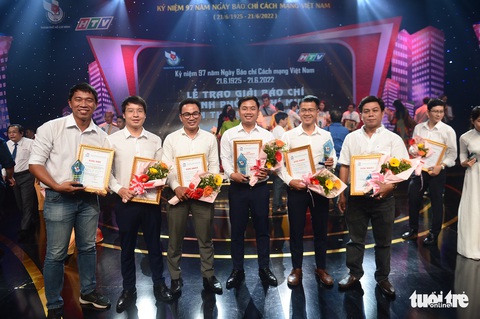 Trao giải cho 65 tác giả, nhóm tác giả đoạt Giải báo chí TP.HCM năm 2022 - Ảnh 4. Trao giải cho 65 tác giả, nhóm tác giả đoạt Giải báo chí TP.HCM năm 2022 - Ảnh 4.