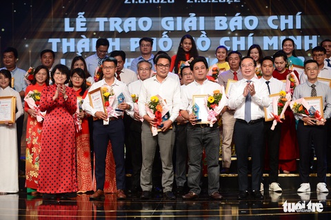 Trao giải cho 65 tác giả, nhóm tác giả đoạt Giải báo chí TP.HCM năm 2022 - Ảnh 1. Trao giải cho 65 tác giả, nhóm tác giả đoạt Giải báo chí TP.HCM năm 2022 - Ảnh 1.