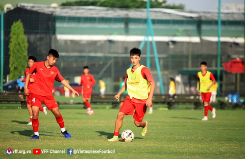 U19 Việt Nam tăng tính cạnh tranh khi có 2 cầu thủ U23 Việt Nam - Ảnh 1. U19 Việt Nam tăng tính cạnh tranh khi có 2 cầu thủ U23 Việt Nam - Ảnh 1.