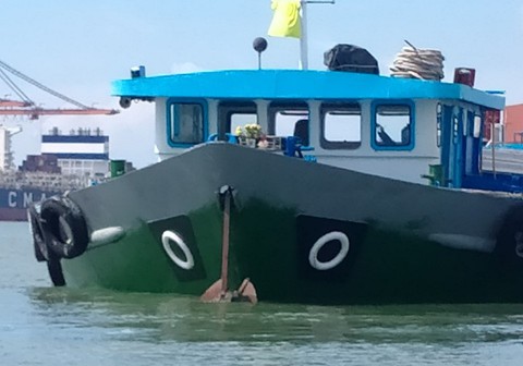 Xuyên đêm tìm cô gái 16 tuổi té sà lan mất tích - Ảnh 1. Xuyên đêm tìm cô gái 16 tuổi té sà lan mất tích - Ảnh 1.