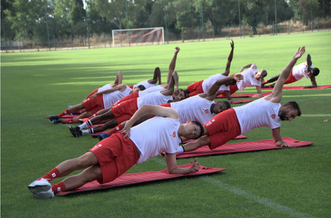 HLV của Nimes Olympique chưa từng nghe nhắc đến Nguyễn Quang Hải - Ảnh 2. HLV của Nimes Olympique chưa từng nghe nhắc đến Nguyễn Quang Hải - Ảnh 2.