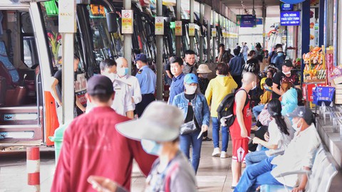 Dời bến xe Miền Đông: Thiếu dứt khoát - Ảnh 1. Dời bến xe Miền Đông: Thiếu dứt khoát - Ảnh 1.