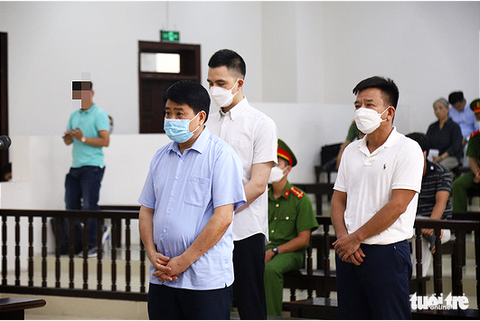 Nộp đủ 25 tỉ khắc phục hậu quả, cựu chủ tịch Hà Nội Nguyễn Đức Chung được giảm 3 năm tù - Ảnh 3. Nộp đủ 25 tỉ khắc phục hậu quả, cựu chủ tịch Hà Nội Nguyễn Đức Chung được giảm 3 năm tù - Ảnh 3.