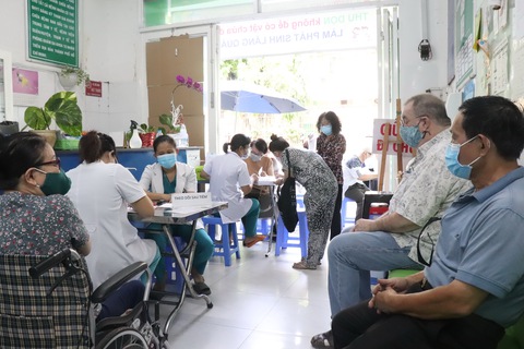 Khuyến khích tiêm mũi 4 tăng cường kháng thể - Ảnh 1. Khuyến khích tiêm mũi 4 tăng cường kháng thể - Ảnh 1.