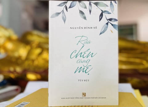 Rửa chén cùng mẹ - Ảnh 1. Rửa chén cùng mẹ - Ảnh 1.
