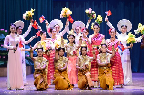 ‘Việt Nam - Campuchia không chỉ viết bởi lịch sử, mà còn vẽ bởi tương lai’ - Ảnh 5. ‘Việt Nam - Campuchia không chỉ viết bởi lịch sử, mà còn vẽ bởi tương lai’ - Ảnh 5.
