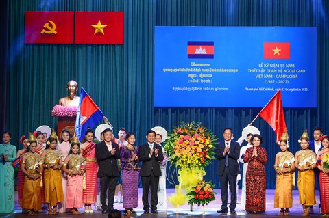 ‘Việt Nam - Campuchia không chỉ viết bởi lịch sử, mà còn vẽ bởi tương lai’ - Ảnh 1. ‘Việt Nam - Campuchia không chỉ viết bởi lịch sử, mà còn vẽ bởi tương lai’ - Ảnh 1.