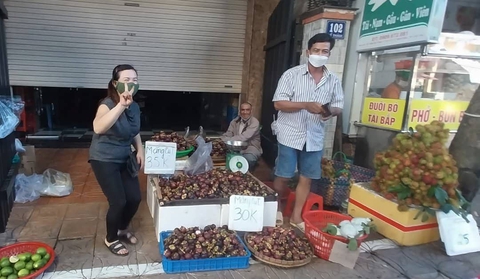 Giá cả hằng ngày 23-6: Từ bó rau đến bao ximăng đều tăng theo giá xăng dầu - Ảnh 2. Giá cả hằng ngày 23-6: Từ bó rau đến bao ximăng đều tăng theo giá xăng dầu - Ảnh 2.