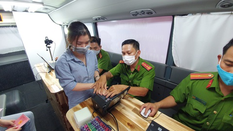 Căn cước công dân: Sao không tận dụng công nghệ để bớt phiền hà? - Ảnh 1. Căn cước công dân: Sao không tận dụng công nghệ để bớt phiền hà? - Ảnh 1.