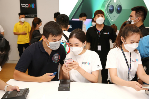 TopZone giảm nửa giá, tặng khách hàng iPhone 13 Pro Max - Ảnh 3. TopZone giảm nửa giá, tặng khách hàng iPhone 13 Pro Max - Ảnh 3.