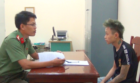 Khởi tố thanh niên đưa 4 lao động sang Campuchia bán với giá 650 USD/người - Ảnh 1. Khởi tố thanh niên đưa 4 lao động sang Campuchia bán với giá 650 USD/người - Ảnh 1.