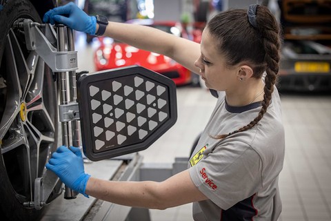 Bí quyết nào giúp Ferrari giữ chân khách hàng giàu có? - Ảnh 3. Bí quyết nào giúp Ferrari giữ chân khách hàng giàu có? - Ảnh 3.