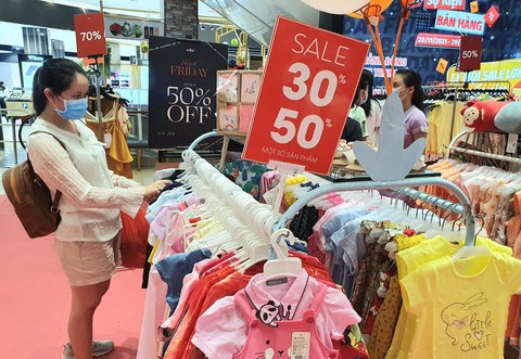 Khuyến mãi tập trung: Thêm hàng loạt đơn vị giảm giá, hàng thời trang, thức ăn... ‘mua 1 tặng 1 - Ảnh 1. Khuyến mãi tập trung: Thêm hàng loạt đơn vị giảm giá, hàng thời trang, thức ăn... ‘mua 1 tặng 1 - Ảnh 1.