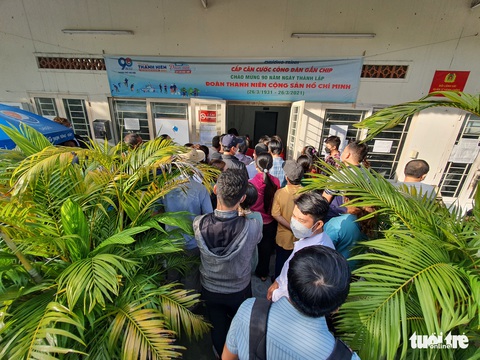 Chờ bốc số thứ tự từ 5h sáng, hẹn đến 9 ngày sau quay lại làm căn cước công dân - Ảnh 3. Chờ bốc số thứ tự từ 5h sáng, hẹn đến 9 ngày sau quay lại làm căn cước công dân - Ảnh 3.