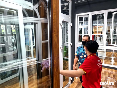 Bất ngờ với giá vật liệu xây dựng, nhiều sản phẩm đội giá theo xăng dầu - Ảnh 2. Bất ngờ với giá vật liệu xây dựng, nhiều sản phẩm đội giá theo xăng dầu - Ảnh 2.