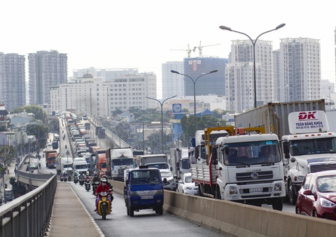 Phân luồng giao thông cầu Phú Mỹ để sửa chữa khe co giãn - Ảnh 1. Phân luồng giao thông cầu Phú Mỹ để sửa chữa khe co giãn - Ảnh 1.