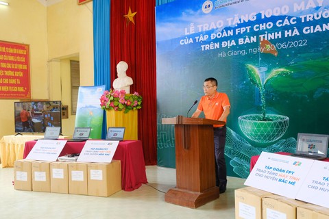 Tập đoàn FPT tặng 1.000 máy tính cho học sinh tỉnh Hà Giang - Ảnh 3. Tập đoàn FPT tặng 1.000 máy tính cho học sinh tỉnh Hà Giang - Ảnh 3.