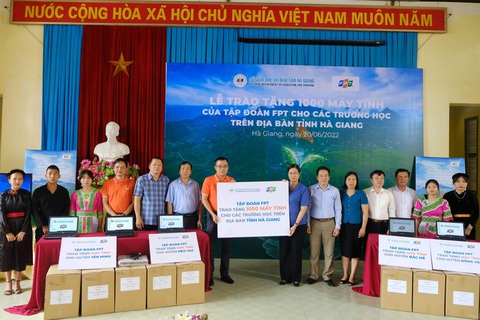 Tập đoàn FPT tặng 1.000 máy tính cho học sinh tỉnh Hà Giang - Ảnh 1. Tập đoàn FPT tặng 1.000 máy tính cho học sinh tỉnh Hà Giang - Ảnh 1.
