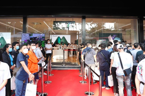 TopZone giảm nửa giá, tặng khách hàng iPhone 13 Pro Max - Ảnh 1. TopZone giảm nửa giá, tặng khách hàng iPhone 13 Pro Max - Ảnh 1.