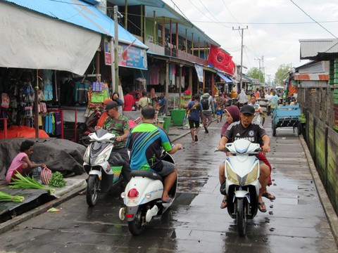 Vì sao xe máy điện phổ biến ở ‘rốn ngập’ của Indonesia? - Ảnh 2. Vì sao xe máy điện phổ biến ở ‘rốn ngập’ của Indonesia? - Ảnh 2.