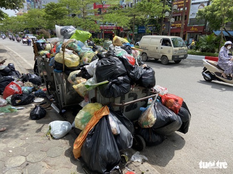 Bãi rác Xuân Sơn, Hà Nội tạm dừng nhận rác - Ảnh 1. Bãi rác Xuân Sơn, Hà Nội tạm dừng nhận rác - Ảnh 1.
