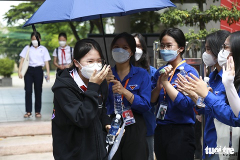 Đà Nẵng công bố điểm chuẩn vào lớp 10: Cao nhất 56,38 điểm - Ảnh 1. Đà Nẵng công bố điểm chuẩn vào lớp 10: Cao nhất 56,38 điểm - Ảnh 1.