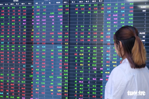 Chứng khoán biến động, loại hình bảo hiểm kết hợp đầu tư có còn hiệu quả? - Ảnh 1. Chứng khoán biến động, loại hình bảo hiểm kết hợp đầu tư có còn hiệu quả? - Ảnh 1.