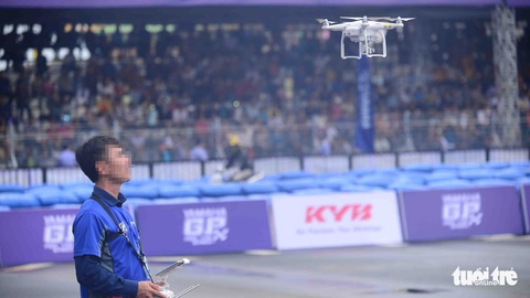 Flycam bay chui, quản cách nào? - Ảnh 1. Flycam bay chui, quản cách nào? - Ảnh 1.