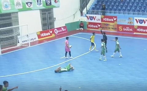 Quyết định gây bức xúc của trọng tài tại Giải futsal quốc gia 2022 - Ảnh 2. Quyết định gây bức xúc của trọng tài tại Giải futsal quốc gia 2022 - Ảnh 2.