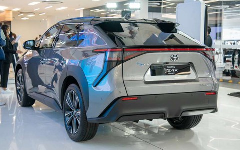 Xe điện đầu tiên của Toyota lộ giá bán chát ở Đông Nam Á - Ảnh 2. Xe điện đầu tiên của Toyota lộ giá bán chát ở Đông Nam Á - Ảnh 2.