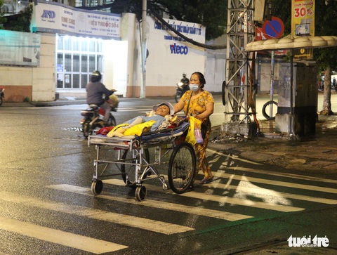 Đẩy con qua gian khó cuộc đời - Ảnh 1. Đẩy con qua gian khó cuộc đời - Ảnh 1.