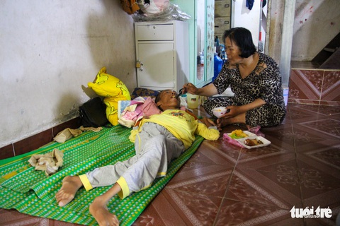 Đẩy con qua gian khó cuộc đời - Ảnh 5. Đẩy con qua gian khó cuộc đời - Ảnh 5.