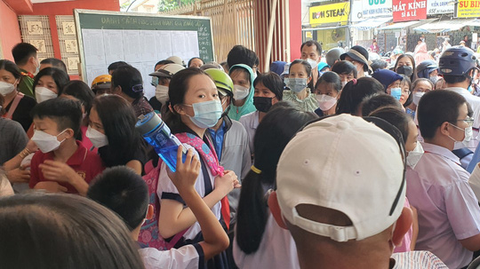 Học đã khổ rồi, thi còn khổ hơn! - Ảnh 1. Học đã khổ rồi, thi còn khổ hơn! - Ảnh 1.