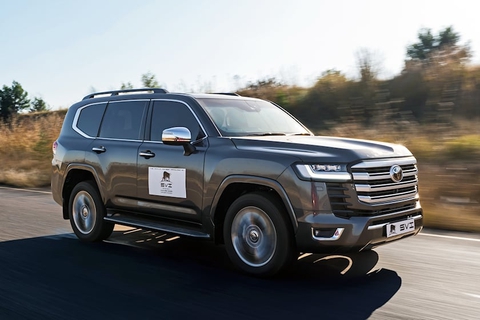 Thêm gần 1,5 tỉ đồng để biến Toyota Land Cruiser thành bản bọc thép không ngán AK-47 - Ảnh 9. Thêm gần 1,5 tỉ đồng để biến Toyota Land Cruiser thành bản bọc thép không ngán AK-47 - Ảnh 9.