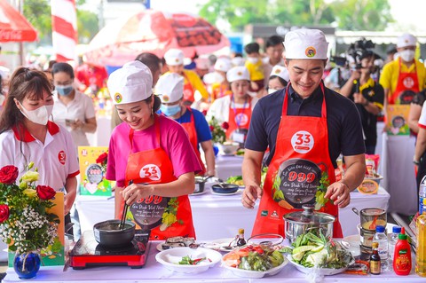 Hơn 999 gia đình khắp cả nước cùng Saigon Co.op xác lập kỷ lục Việt Nam về nấu ăn - Ảnh 2. Hơn 999 gia đình khắp cả nước cùng Saigon Co.op xác lập kỷ lục Việt Nam về nấu ăn - Ảnh 2.