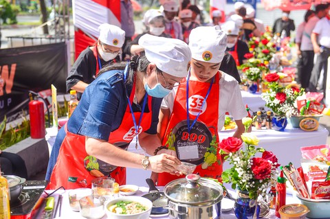 Hơn 999 gia đình khắp cả nước cùng Saigon Co.op xác lập kỷ lục Việt Nam về nấu ăn - Ảnh 4. Hơn 999 gia đình khắp cả nước cùng Saigon Co.op xác lập kỷ lục Việt Nam về nấu ăn - Ảnh 4.