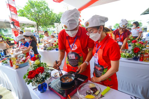 Hơn 999 gia đình khắp cả nước cùng Saigon Co.op xác lập kỷ lục Việt Nam về nấu ăn - Ảnh 3. Hơn 999 gia đình khắp cả nước cùng Saigon Co.op xác lập kỷ lục Việt Nam về nấu ăn - Ảnh 3.