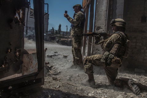 Ukraine từ bỏ việc gia nhập NATO, Tổng thống Zelensky quyết lấy lại Severodonetsk - Ảnh 1. Ukraine từ bỏ việc gia nhập NATO, Tổng thống Zelensky quyết lấy lại Severodonetsk - Ảnh 1.