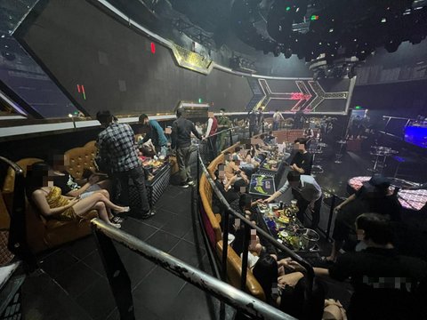 Đột kích Bar Club 68 ở quận Tân Phú, phát hiện 32 người dương tính với ma túy - Ảnh 1. Đột kích Bar Club 68 ở quận Tân Phú, phát hiện 32 người dương tính với ma túy - Ảnh 1.