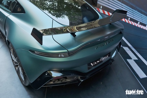 Aston Martin Vantage F1 Edition đầu tiên Việt Nam giá gần 18,8 tỉ đồng - Ảnh 9. Aston Martin Vantage F1 Edition đầu tiên Việt Nam giá gần 18,8 tỉ đồng - Ảnh 9.