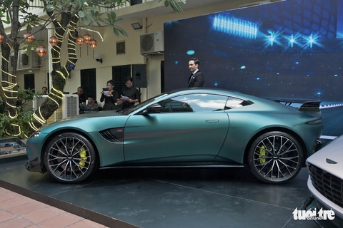 Aston Martin Vantage F1 Edition đầu tiên Việt Nam giá gần 18,8 tỉ đồng - Ảnh 6. Aston Martin Vantage F1 Edition đầu tiên Việt Nam giá gần 18,8 tỉ đồng - Ảnh 6.