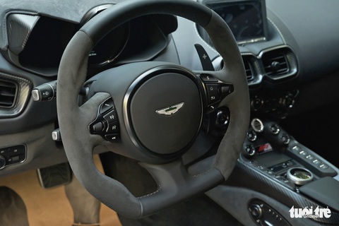 Aston Martin Vantage F1 Edition đầu tiên Việt Nam giá gần 18,8 tỉ đồng - Ảnh 10. Aston Martin Vantage F1 Edition đầu tiên Việt Nam giá gần 18,8 tỉ đồng - Ảnh 10.
