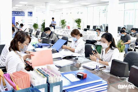 Cán bộ phường xã quá tải: Ảnh hưởng quyền lợi người dân - Ảnh 1. Cán bộ phường xã quá tải: Ảnh hưởng quyền lợi người dân - Ảnh 1.