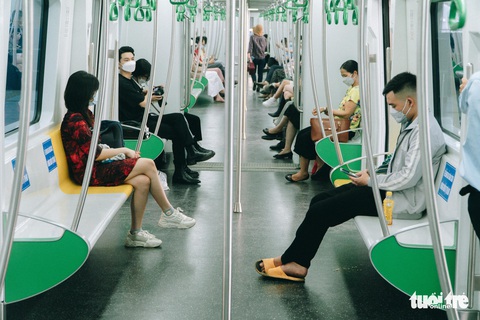 Hành khách được mang xe đạp gấp gọn lên tàu Cát Linh - Hà Đông - Ảnh 1. Hành khách được mang xe đạp gấp gọn lên tàu Cát Linh - Hà Đông - Ảnh 1.