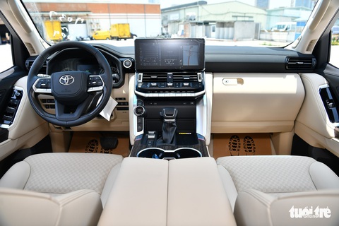 Land Cruiser 300 dừng đặt cọc tại Việt Nam, dân buôn hét giá xe cũ chênh gần 2 tỉ đồng - Ảnh 2. Land Cruiser 300 dừng đặt cọc tại Việt Nam, dân buôn hét giá xe cũ chênh gần 2 tỉ đồng - Ảnh 2.