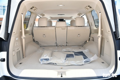 Land Cruiser 300 dừng đặt cọc tại Việt Nam, dân buôn hét giá xe cũ chênh gần 2 tỉ đồng - Ảnh 3. Land Cruiser 300 dừng đặt cọc tại Việt Nam, dân buôn hét giá xe cũ chênh gần 2 tỉ đồng - Ảnh 3.
