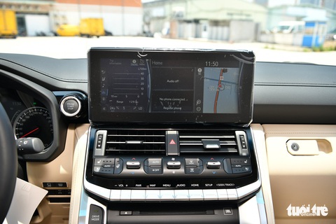 Land Cruiser 300 dừng đặt cọc tại Việt Nam, dân buôn hét giá xe cũ chênh gần 2 tỉ đồng - Ảnh 4. Land Cruiser 300 dừng đặt cọc tại Việt Nam, dân buôn hét giá xe cũ chênh gần 2 tỉ đồng - Ảnh 4.
